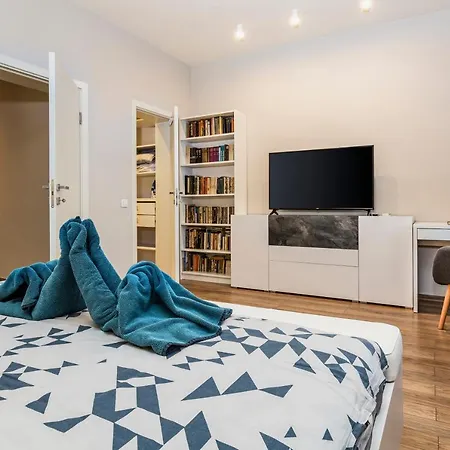 Beautiful 1bd Flat With A Parking Spot In The Centre Apartment *